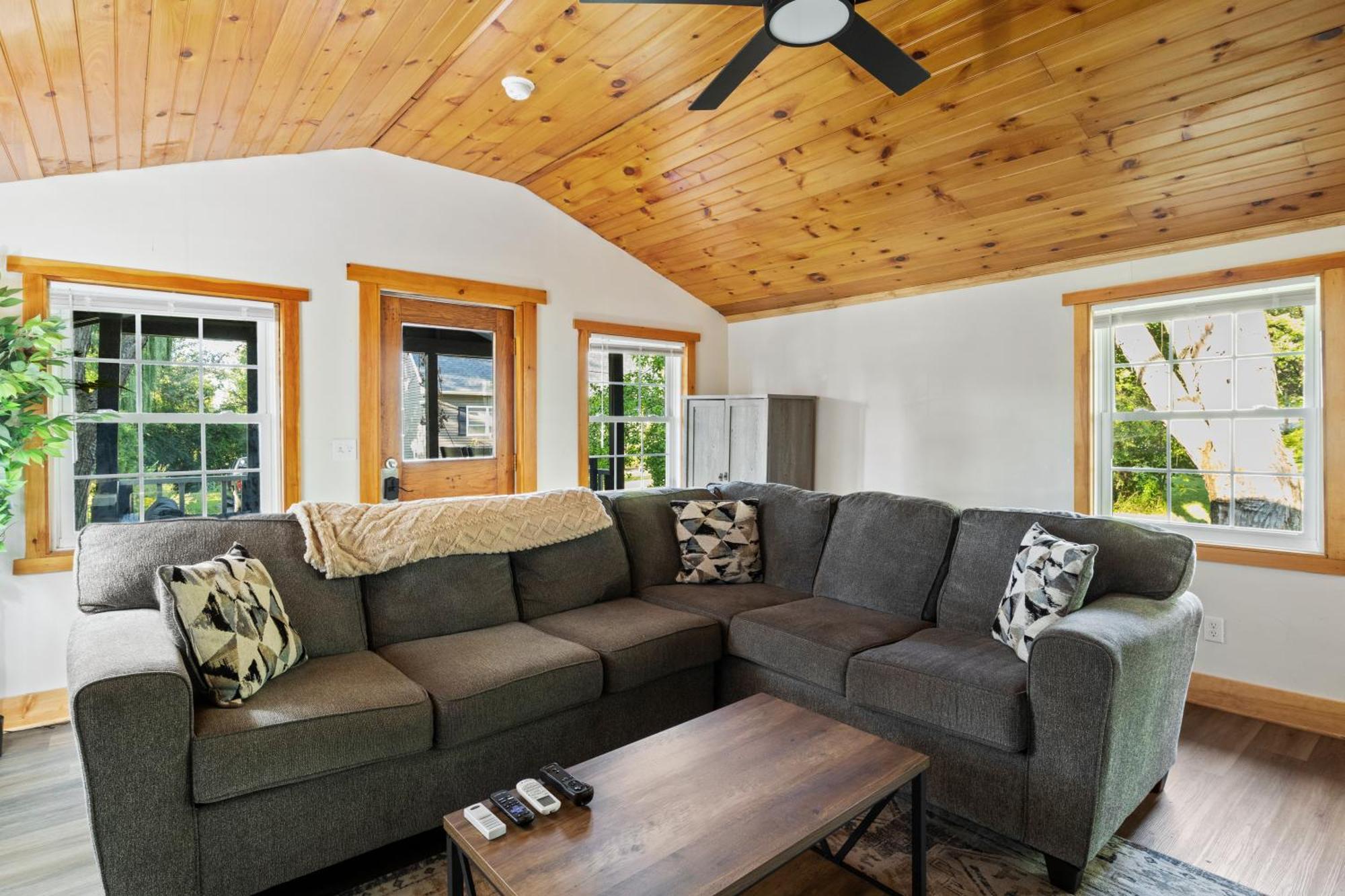 Cozy Home W/ King Bed & Lake Access Canandaigua Exteriör bild